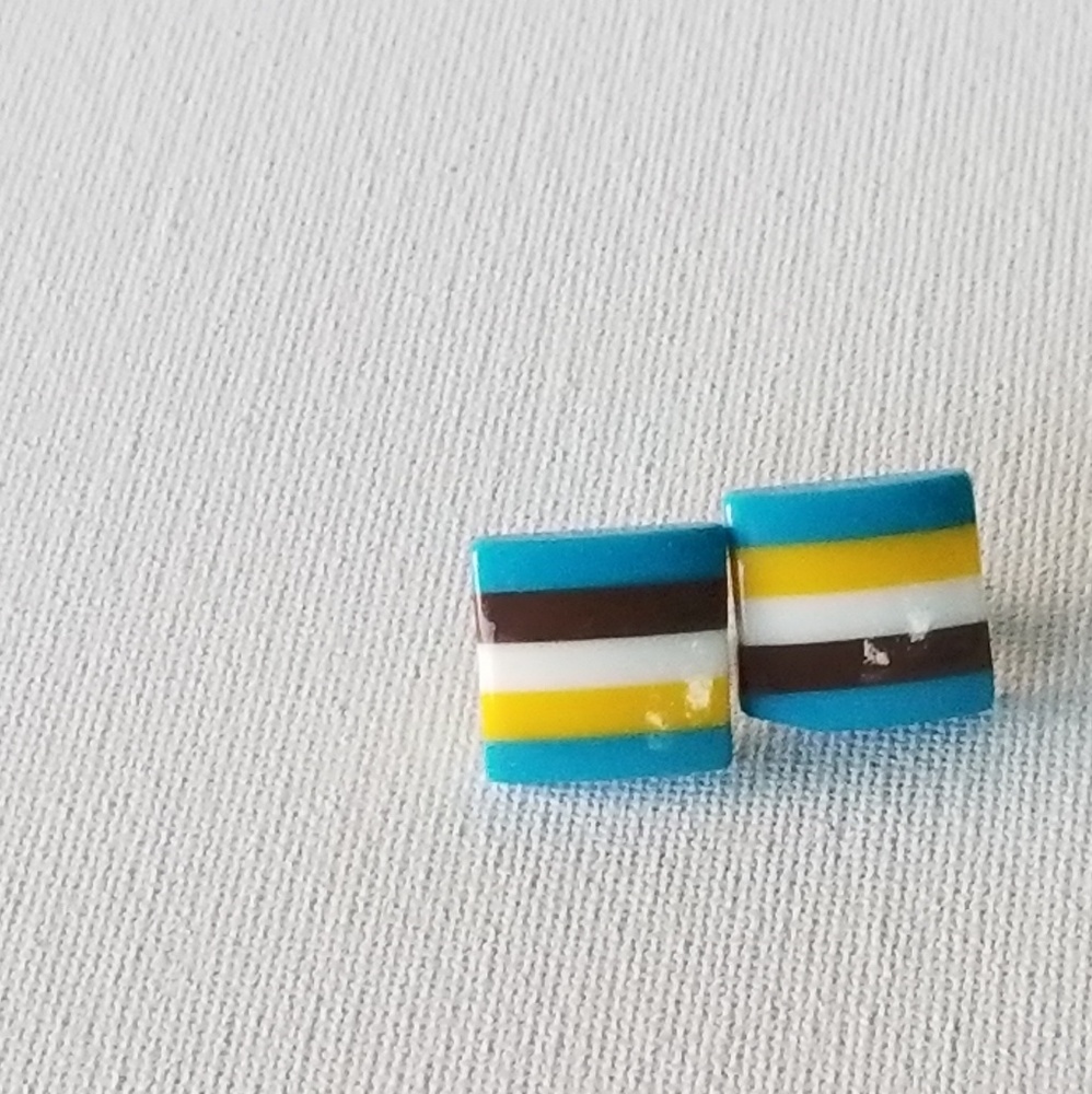 Earring - Picture 5 of 6